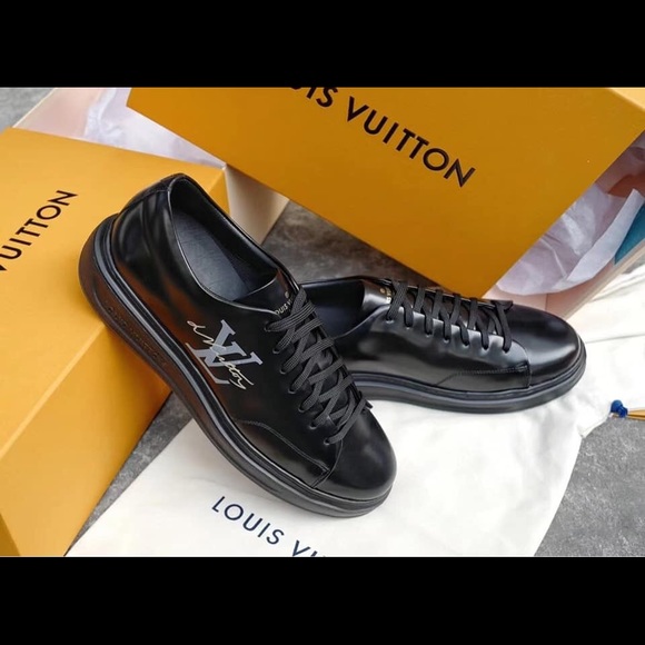 Louis Vuitton Men’s Sneakers - Picture 6 of 8